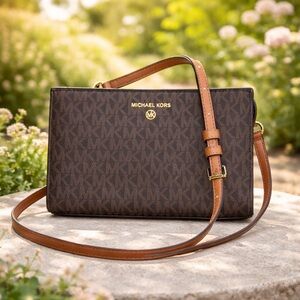 Michael Kors Womens Valerie Medium Crossbody Bag